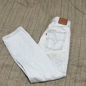Levi's Classic Light Wash Straight Jeans